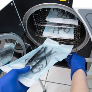 Jak działają torebki do sterylizacji: zasady i procedury skutecznej dezynfekcji narzędzi
