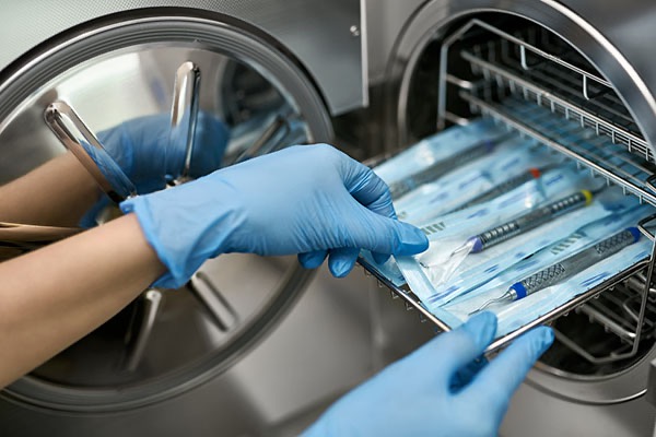 Dlaczego autoklaw medyczny jest kluczowym urządzeniem w zapewnianiu bezpieczeństwa pacjentów?